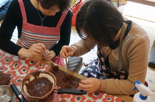 チョコレート研究所大人気イベント　第14回カカオ豆から手作りチョコレートワークショップ
